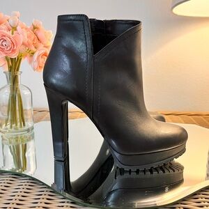 Size 7.5 black leather bootie